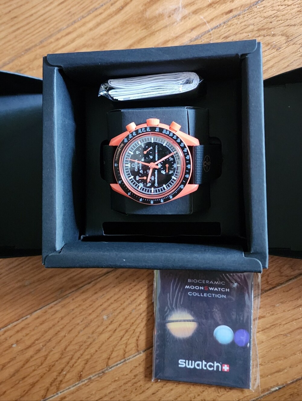 Swatch x Omega MoonSwatch "Mission on Earth - Lava" (Reference: SO33O100)